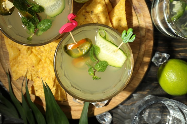Konzept des Getränks mit Draufsicht des Jalapeno-Cocktails