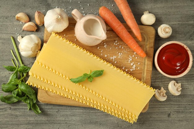 Konzept des Kochens der Draufsicht der leckeren Lasagne