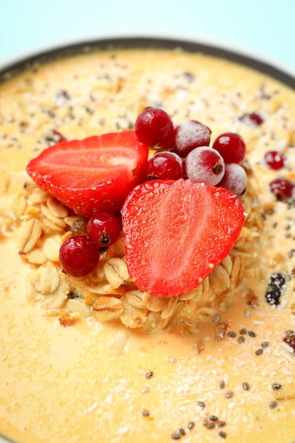 Konzept des köstlichen Essens mit Smoothie mit verschiedenen Zutaten aus nächster Nähe