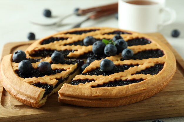 Konzept des köstlichen Frühstücks mit Blaubeerkuchen