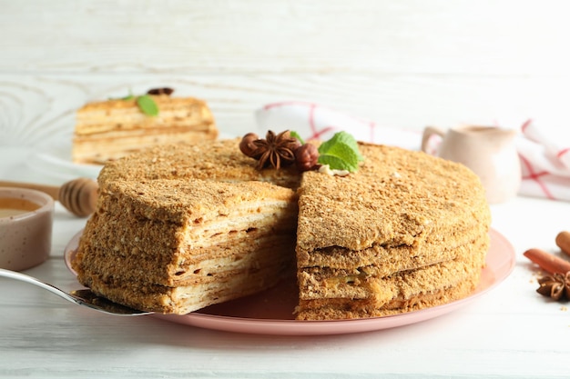 Konzept des leckeren Desserts mit Honigkuchen aus nächster Nähe