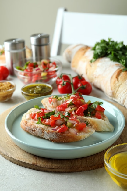 Konzept des leckeren Essens mit Bruschetta-Snacks