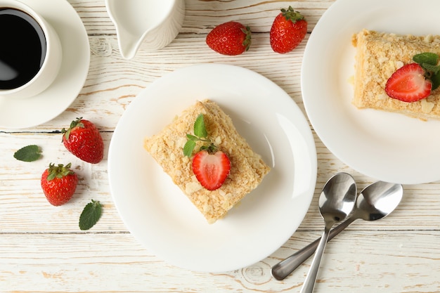 Konzept des Mittagessens mit Napoleon-Kuchen