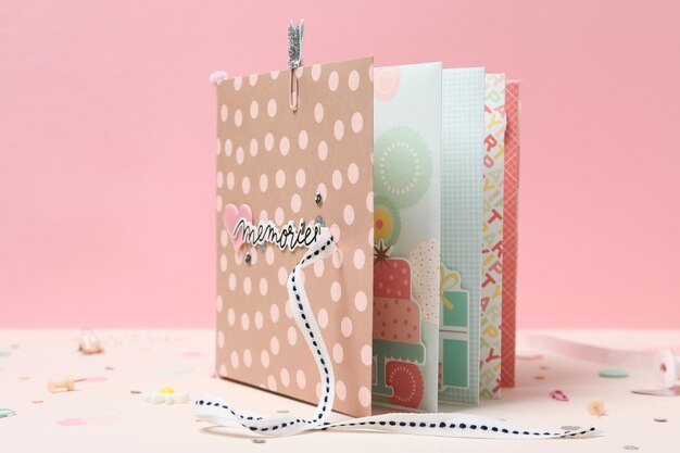 Konzept des Scrapbooking Scrapbooking für Urlaubshobbykonzept