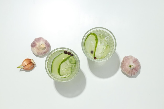 Konzept eines frischen Sommergetränk-Sole-Cocktails