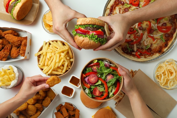Foto konzept von fast food auf weißem hintergrund