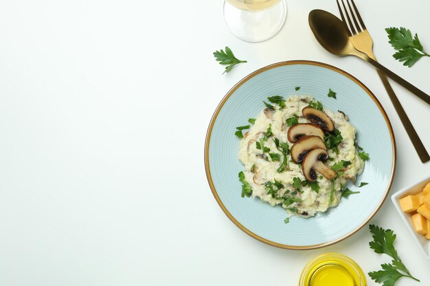 Konzept von leckerem Essen mit Risotto mit Pilzen, Platz für Text