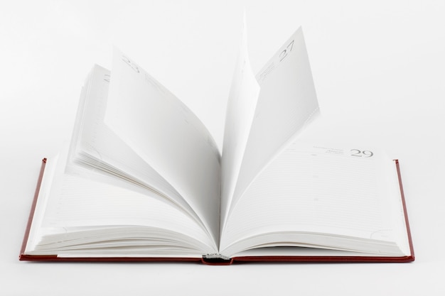 Konzeptionelle White Pages des aufgeschlagenen Buches