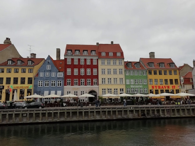 Kopenhagens ikonischer Blick auf den berühmten alten Hafen von Nyhavn im Zentrum von Kopenhagen