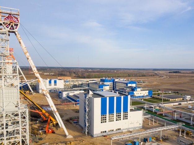 Koper para levantamento de minério. mineração e planta de processamento. mineração de silvinita. construção. distrito de petrikov, república da bielorrússia.