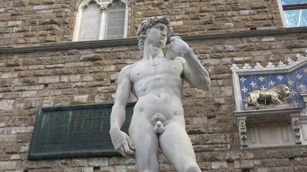 Kopie der Davidstatue von Michelangelo auf der Piazza Della Signoria in Florenz, Italien