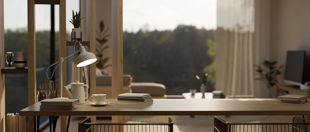 Kopieren Sie Platz auf einem Tisch im modernen zeitgenössischen Wohnzimmer Konzept für den Heimarbeitsbereich
