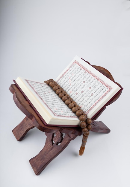 Koranbuch mit auf einem Ständer