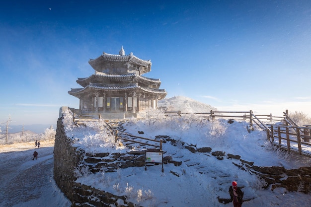 Korea Winter auf dem Gipfel des Deogyusan-Gebirges im Deogyusan-Nationalpark in der Nähe von Muju, Südkorea