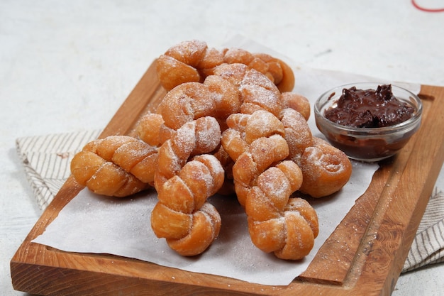 Korean Twisted Donut oder Bread Stickkkwabaegi, auf den Philippinen auch als Shakoy oder Pilipit bekannt