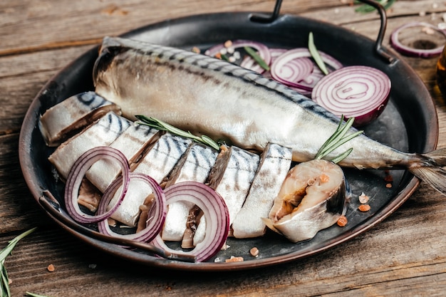 Koreanische frische Meeresfrüchte Makrelenfisch oder Heringsfisch. Makrelensteak, Restaurantkarte, Diät, Kochbuchrezept