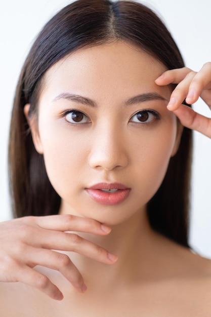 Koreanische Schönheit Hautpflege Frau natürliches Make-up Gesicht