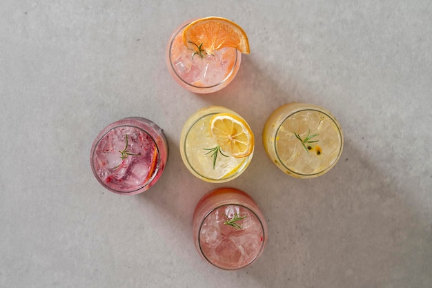 Koreanisches Gericht Einstephener Creme Latte Matcha Latte Dolce Latte Dulce Latte grüner Tee Grapefruit Blaubeere Passionsfrüchte Mango Zitronentee Joghurt Smoothie