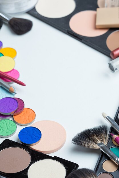 Kosmetik Make-up auf dem Tisch