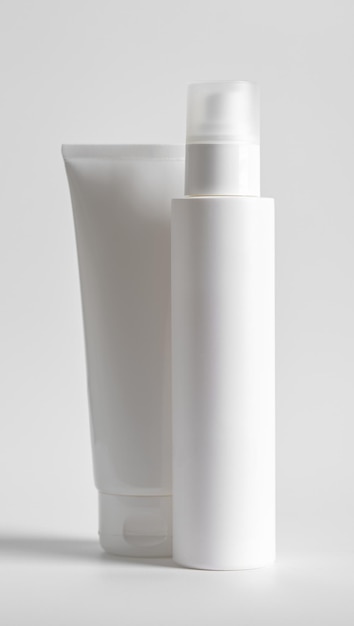Kosmetik-Sprühflaschenrohr, weiße, leere Zusammensetzung von Schönheitsprodukten