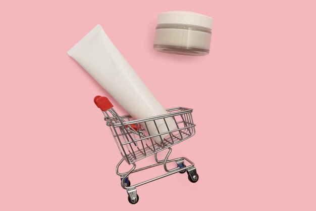 Kosmetische Creme im Mini-Korb Online-Kauf und Verkauf von Kosmetika