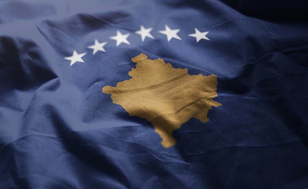 Kosovo-Flagge nah oben zerknittert