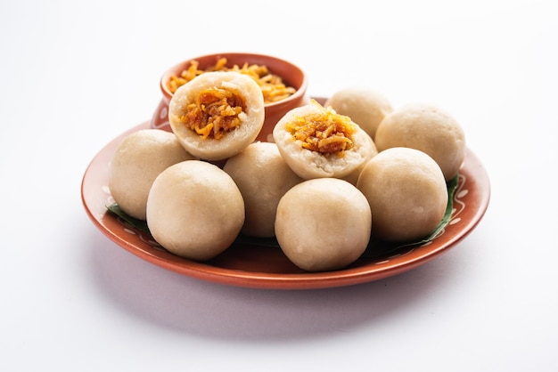 Kozhukatta o kolukattai pidi son albóndigas al vapor hechas con harina de arroz rellenas de jaggery de coco