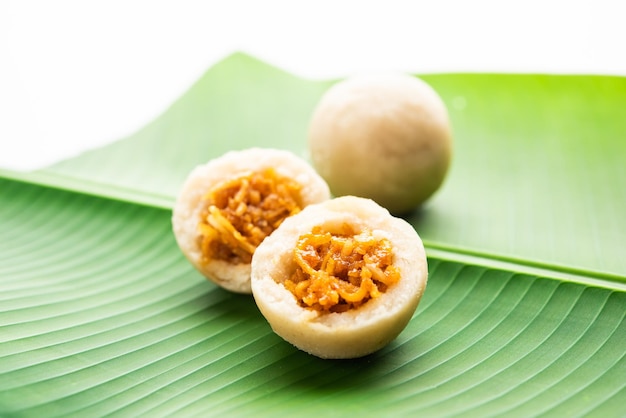 Kozhukatta ou kolukattai pidi é bolinhos cozidos no vapor feitos com farinha de arroz recheio de açúcar mascavo