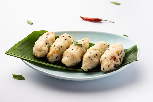 Kozhukatta Pidi ist ein gedämpfter Snack aus Kerala-Reismehl mit Fingerabdrücken