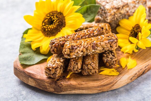 Kozinaki con semillas, nueces y miel