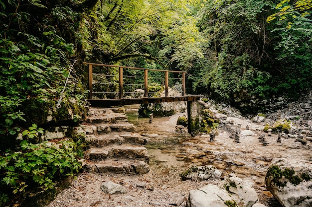 Kozjak-Wasserfall einer der schönsten Wasserfälle in Slowenien Beliebter Ort für Vitis in der Nähe des Flusses Soca kobarid Kozjak-Schlag