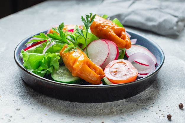 Krabbensalat Krallen Gemüse Meeresfrüchte Surimi Krabbenstangen Tomaten Gurken Salat