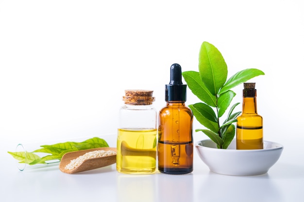 Kräuteröl aus natürlichem für die Aromatherapie, alternative Medizin für Gesundheit und Wellness