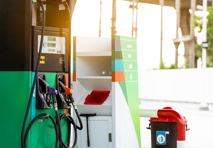 Foto kraftstoffpumpe der benzinpumpe in der tankstelle. kraftstoffmaschine.