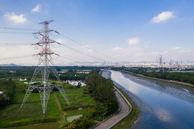 Kraftturm im Grünen