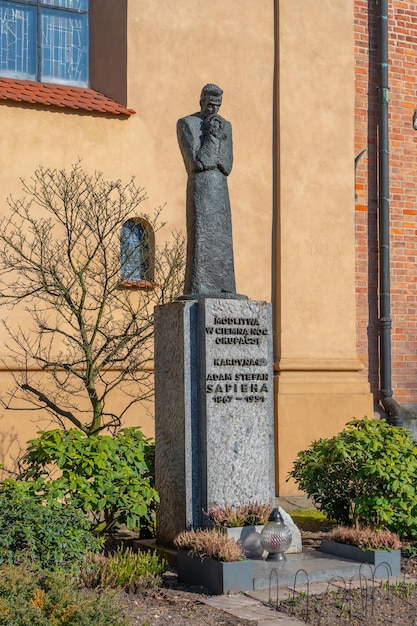 Foto krakau polen 14. märz 2022 denkmal kardinal adam stefan sapieha in krakau