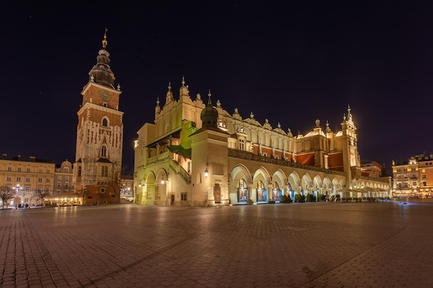 Krakau Polen 14. März 2022 Krakauer Hauptplatz in der Nacht