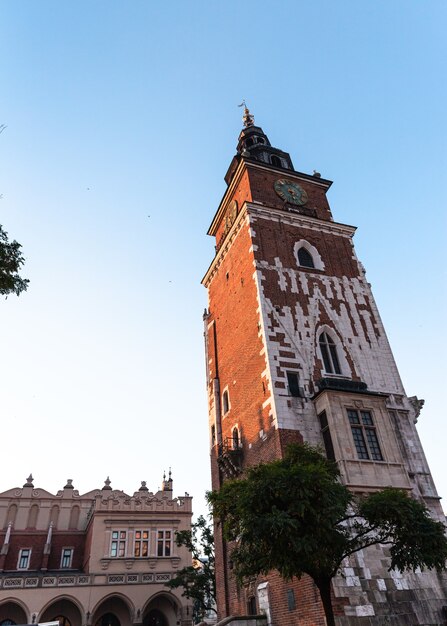 Krakau, Polen - 27. Juli 2013: Schöne Architektur des alten Krakau. Stadtplatz in Krakau