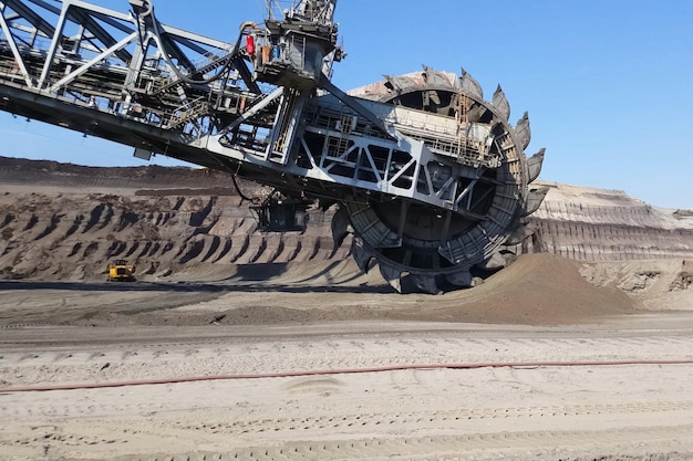 Foto kran auf der baustelle gegen den himmel