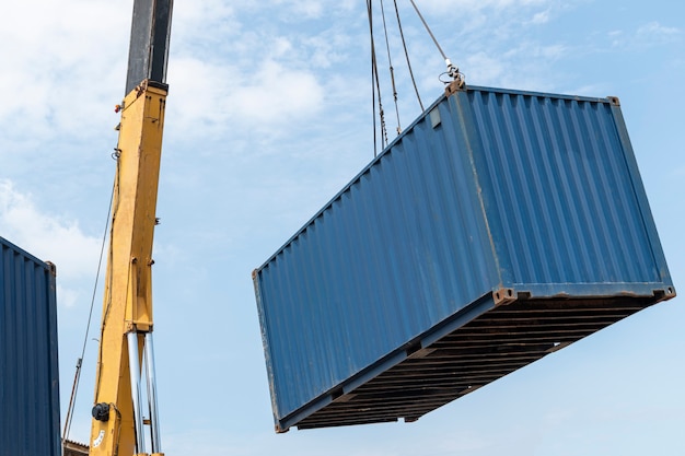 Kran zum Heben von Containern