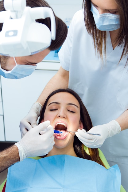 Krankenhaus professionelle Zahnmedizin orthodontischen junge