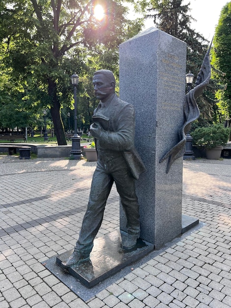 Krasnodar Rússia 9 de junho de 2023 Monumento a FA Shcherbina Praça da Amizade Krasnodar