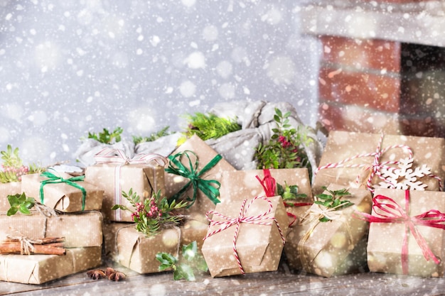 Kreative Zero Waste Weihnachtskonzept handgemachte Geschenkboxen