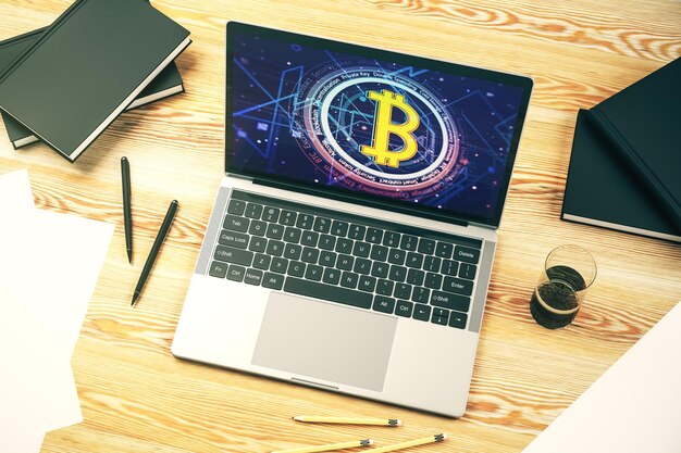 Kreatives Bitcoin-Konzept auf modernem Laptop-Bildschirm 3D-Rendering