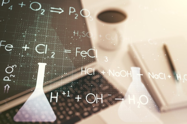 Kreatives Chemie-Hologramm auf modernem Laptop Hintergrund pharmazeutisches Forschungskonzept Mehrfachbelichtung