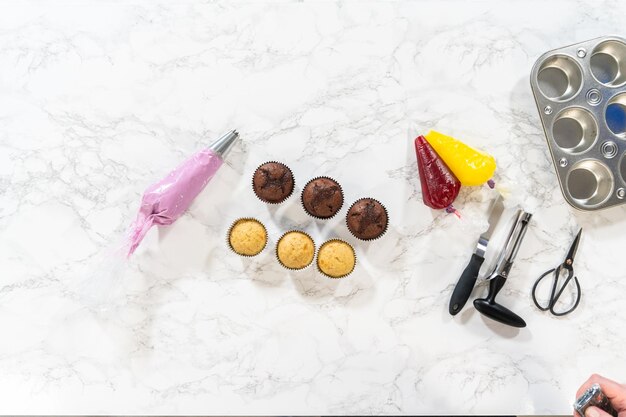 Kreieren Sie extravagante Cupcakes für die Geburtstagsfeier