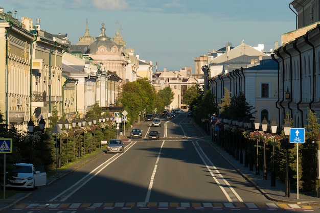 Kremlevskaya straße in der mitte von kasan, russland