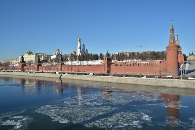 Kremlin de Moscou e aterro do Rio Moscou