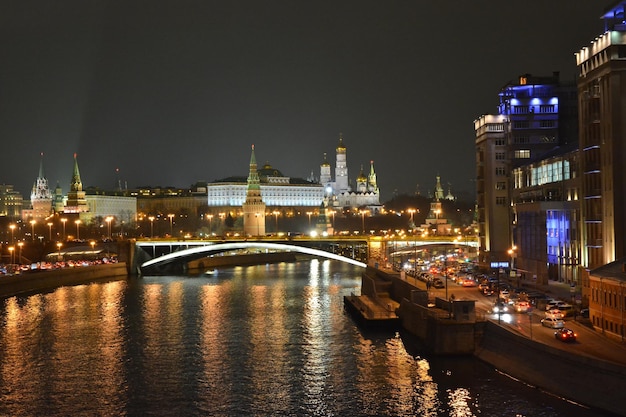 Kremlin de Moscú en la noche