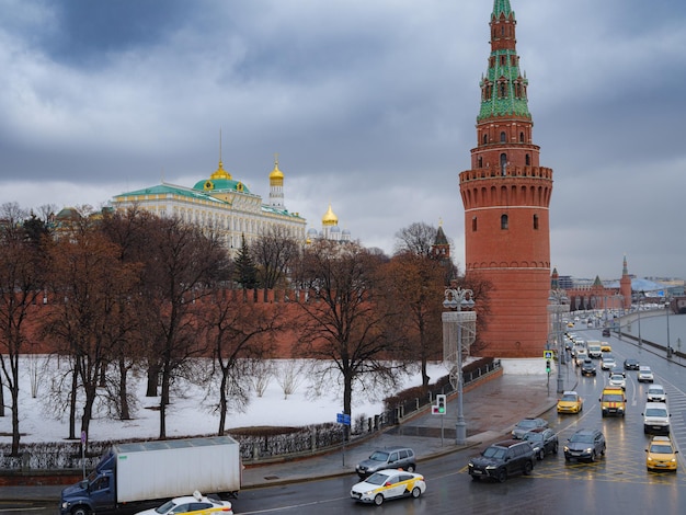 El Kremlin de Moscú el terraplén del Kremlin y el río Moscova